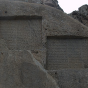 Gandj Nameh, Achaemenid inscriptions