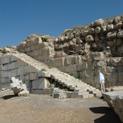 Konkobar, Parthian sanctuary, Stairs