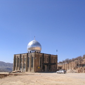 Persian Gate, Shi'ite shrine at the beginning of Alexander's detour
