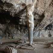 Bishapur, Cave of Shapur I: Statue of the king