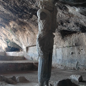 Bishapur, Cave of Shapur I: Statue of the king