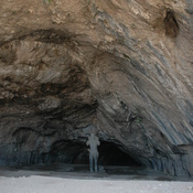 Bishapur, Cave of Shapur I: Statue of the king