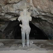 Bishapur, Cave of Shapur I: Statue of the king