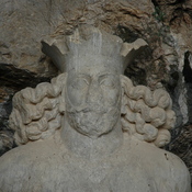 Bishapur, Cave of Shapur I: Statue of the king