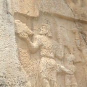 Bishapur Relief VI: victories of Shapur II, Servant with the head of a dead enemy