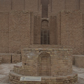 Dur Untaš, Ziggurat, Inner court, Altar/sundial and stairs