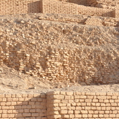 Dur Untaš, Ziggurat, Brickwork with traces of wind damage