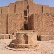 Dur Untaš, Ziggurat, Inner court, Altar/sundial
