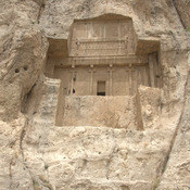Naqš-e Rustam, Achaemenid tomb II (Artaxerxes I Makrocheir?), Upper register, King sacrificing