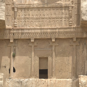 Naqš-e Rustam, Achaemenid tomb II (Artaxerxes I Makrocheir?), Central register, Palace façade