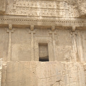 Naqš-e Rustam, Achaemenid tomb III (Darius I the Great), Central register, Palace façade