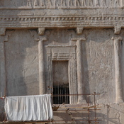 Naqš-e Rustam, Achaemenid tomb III (Darius I the Great), Central register, Palace façade with Inscription DNb