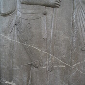 Persepolis, Apadana, Northstairs, Central relief, Akinakes