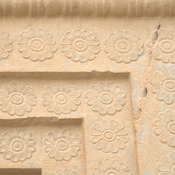 Persepolis, Tomb of Artaxerxes III Ochus, Floral decoration