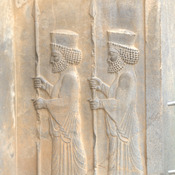 Persepolis, Tomb of Artaxerxes III Ochus, Relief of two soldiers