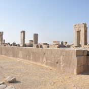 Persepolis, Palace of Xerxes (Hadiš), Terrace wall