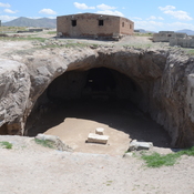 Maragheh, so-called Mithraic cave, Entrance