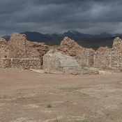Takht-e Suleyman, Walls