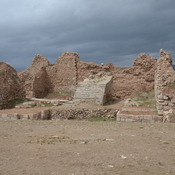 Takht-e Suleyman, Walls