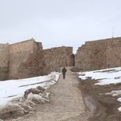 Takht-e Suleyman, Entrance