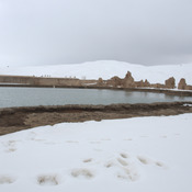 Takht-e Suleyman, Lake