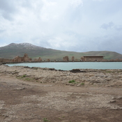 Takht-e Suleyman, Lake