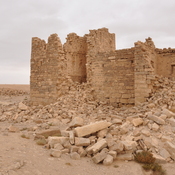 Qasr Bshir, Exterior with sight on wall and towers