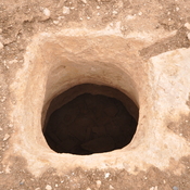 Qasr Bshir, Nondescript hole