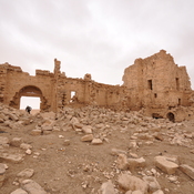 Qasr Bshir, Interior of fortress with sight on gate and tower