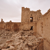 Qasr Bshir, Interior of fortress with sight on gate, wall and tower