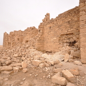 Qasr Bshir, Exterior with sight on wall