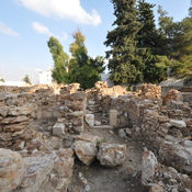 Rujm al-Malfouf, Remains of storerooms