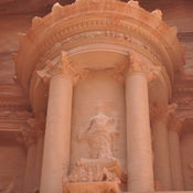 Petra, Siq, Treasury, Center ornament with columns and decorated frieze