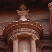 Petra, Siq, Treasury, Center ornament with columns and decorated frieze