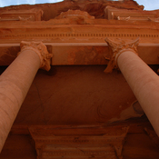 Petra, Siq, Treasury, Upwards close-up of facade between the columns