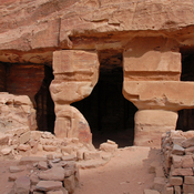 Petra, Colored triclinium, Entrance