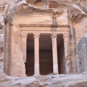 Little Petra, Facade of the biclinum