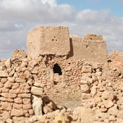Gheriat el-Garbia, Medieval (?) structures