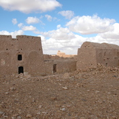 Gheriat el-Garbia, Medieval (?) structures