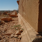 Qasr Banat, Mausoleum, Foundation