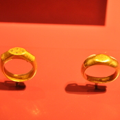 Apahida treasure, Two rings of gold