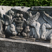 Sempeter, Arcade with griffins