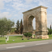 Roda de Barà, Arch for the Roman Senator Lucius Licinius Sura