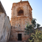 Cyrrhus, Remains of a hexagonal mausoleum of St Maron, entrance