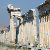 Apamea, Colonnaded street with distorded column