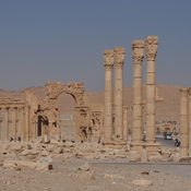 Palmyra, Colonnaded street arches with castle