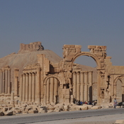 Palmyra, Colonnaded street arch of head entrance  