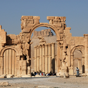 Palmyra, Colonnaded street arabesque decoration with flower motif