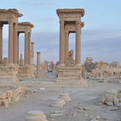 Palmyra, Tetrapylon and colonnaded street with arch