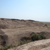 Kampyr Tepe, Wall